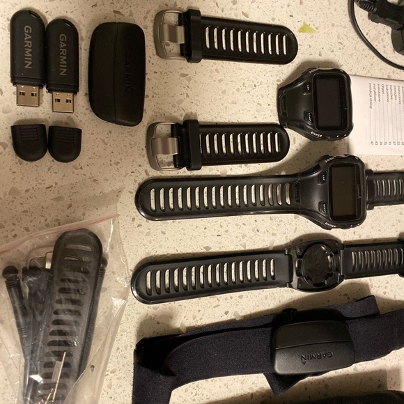 2 Garmin 910xt’s with HR monitor and accessories - Picture 3 of 5